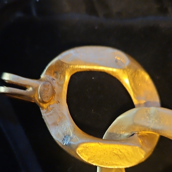 Kenneth Jay Lane Bold Gold Necklace - Picture 6 of 9